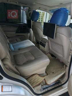 تۆیۆتا لاند کروزەر